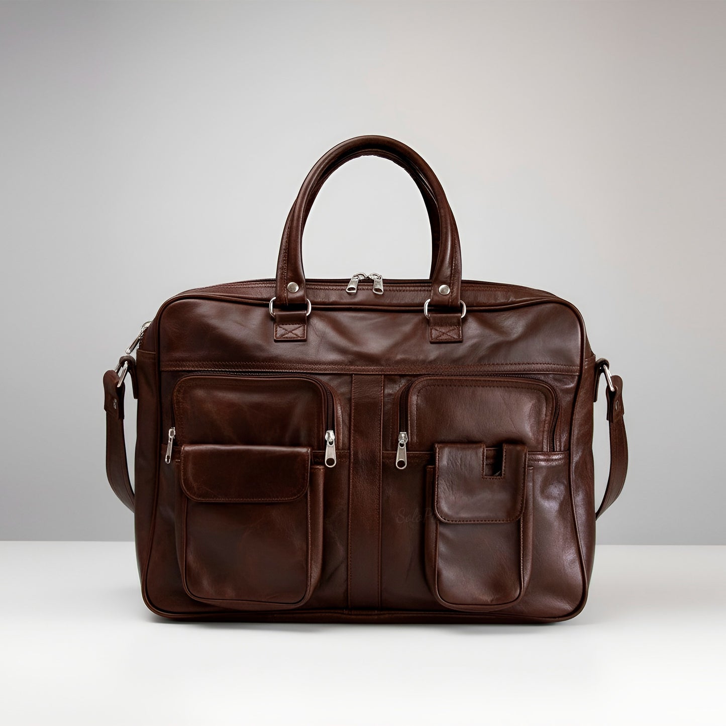 Portafolio Fabricado en Piel de Res de Para Laptop de 17" con Acojinado Diversos Compartimentos y Correa de Sujeción